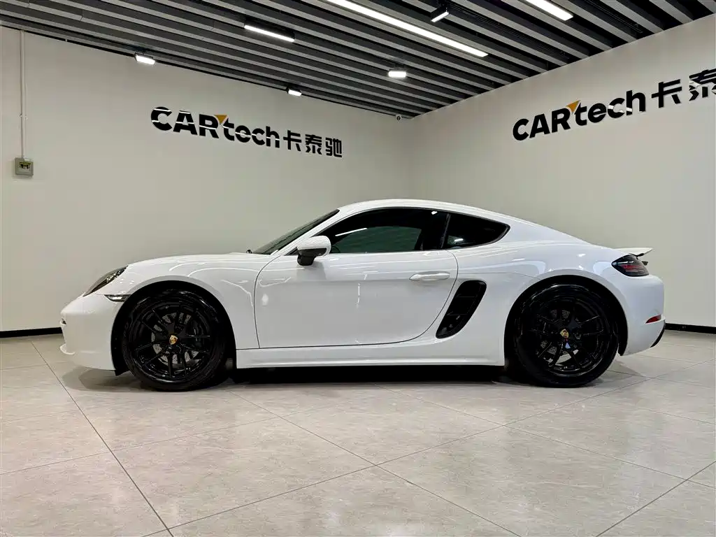 Porsche 718 2020 Cayman 2.0T фото 5