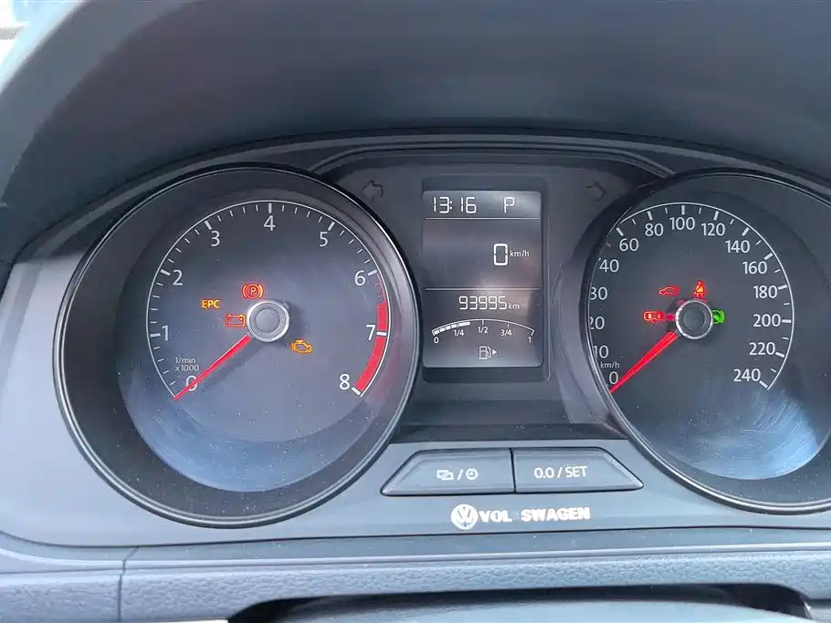 Volkswagen Lavida Tour 2015 1.6L Automatic Trend Edition фото 14