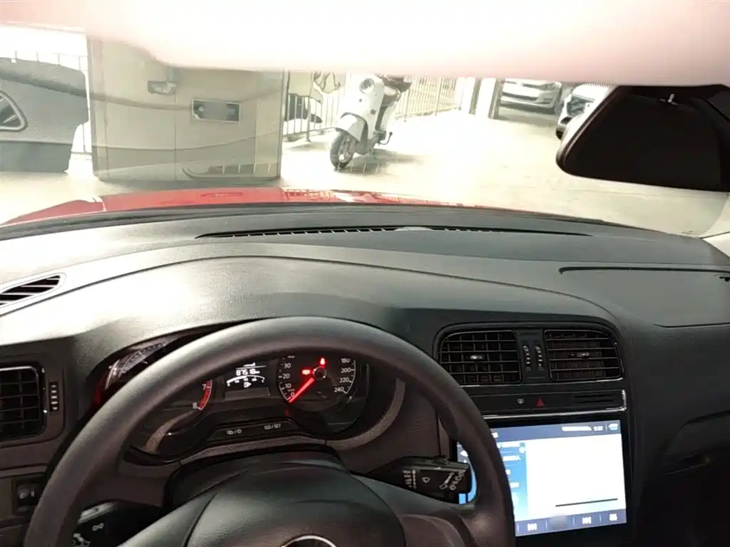 Volkswagen Polo 2016 1.4L Automatic Trend фото 10