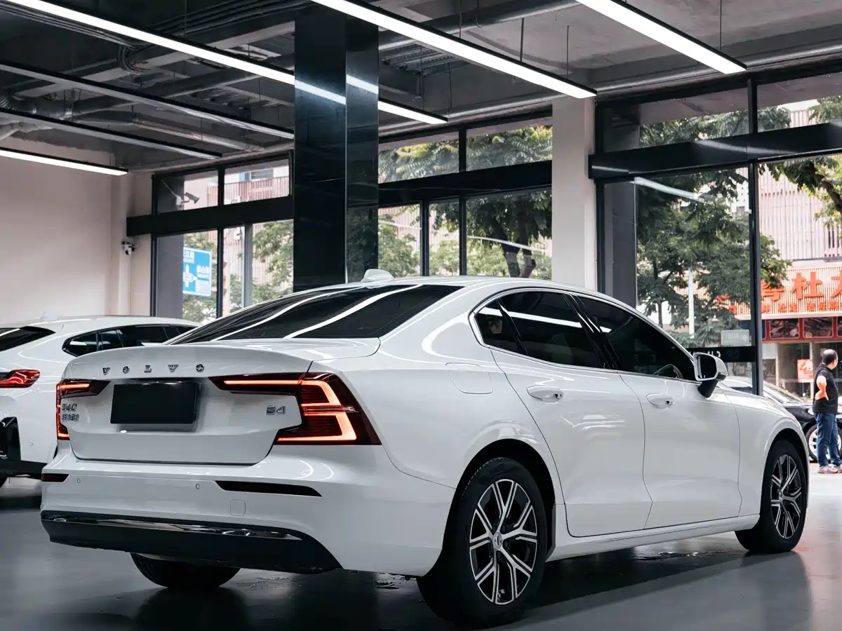 Volvo S60 2025 2025 B4 Smart Luxury Edition