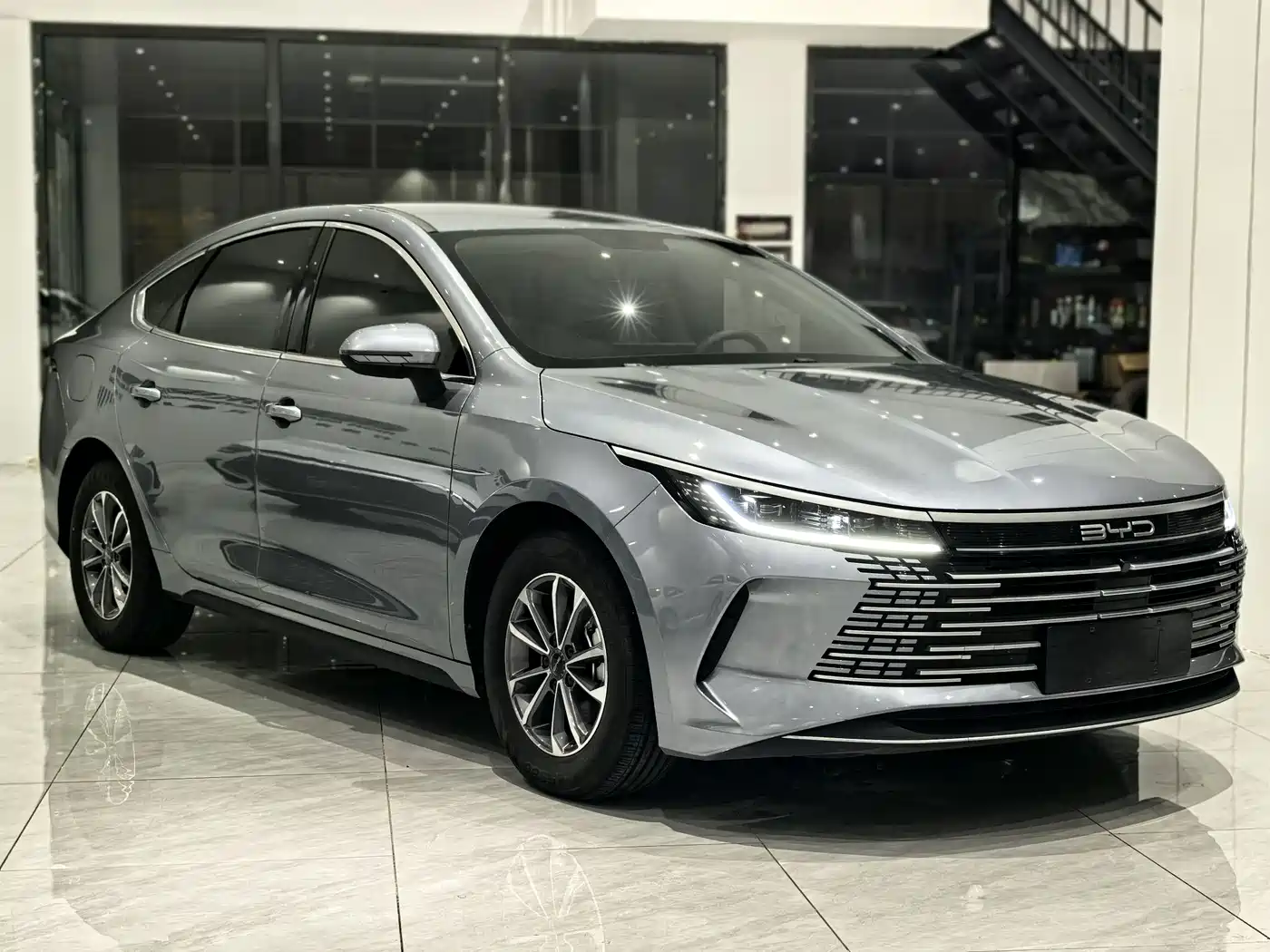 BYD Destroyer 05 2024 Glory Edition DM-i 55KM Luxury фото 3