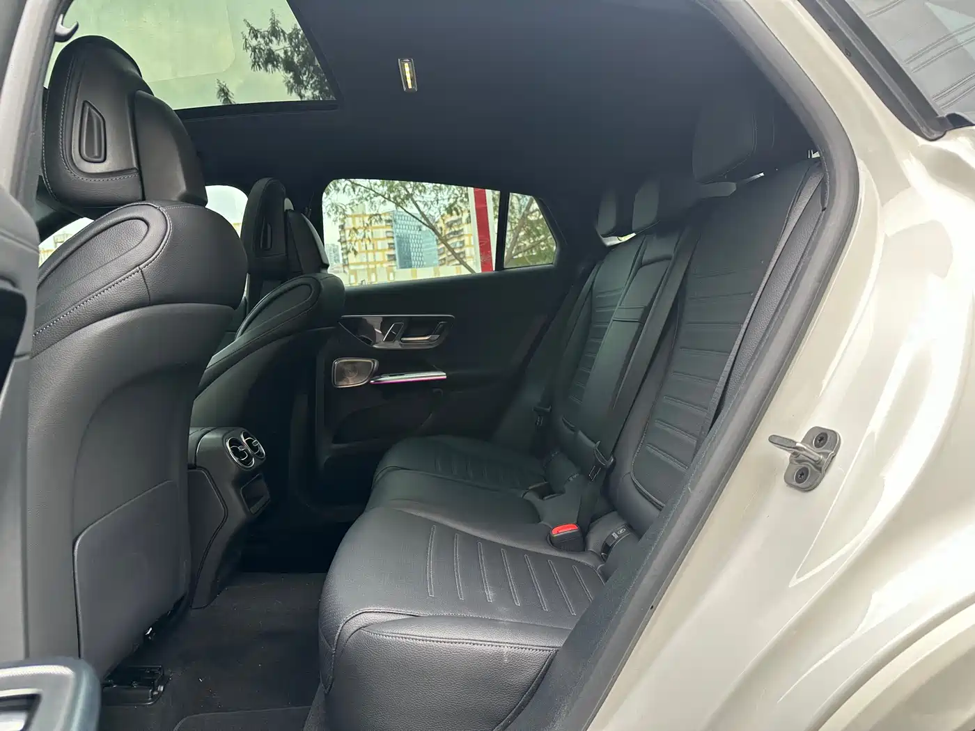 Mercedes-Benz GLC Coupe 2025 GLC 300 4MATIC Coupe SUV фото 9