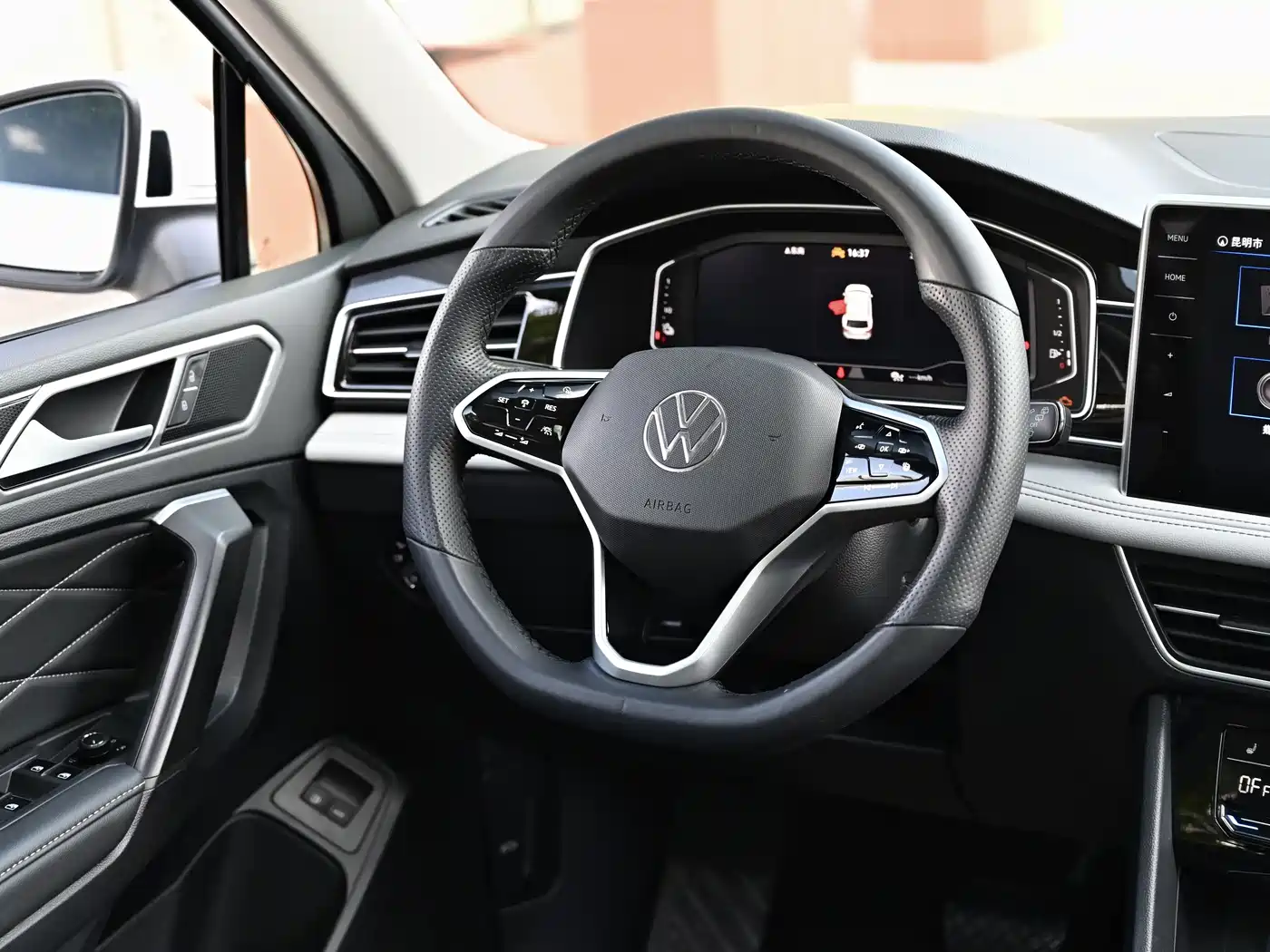 Volkswagen Tiguan L PHEV 2023 430PHEV Plug-in Hybrid Premium фото 11