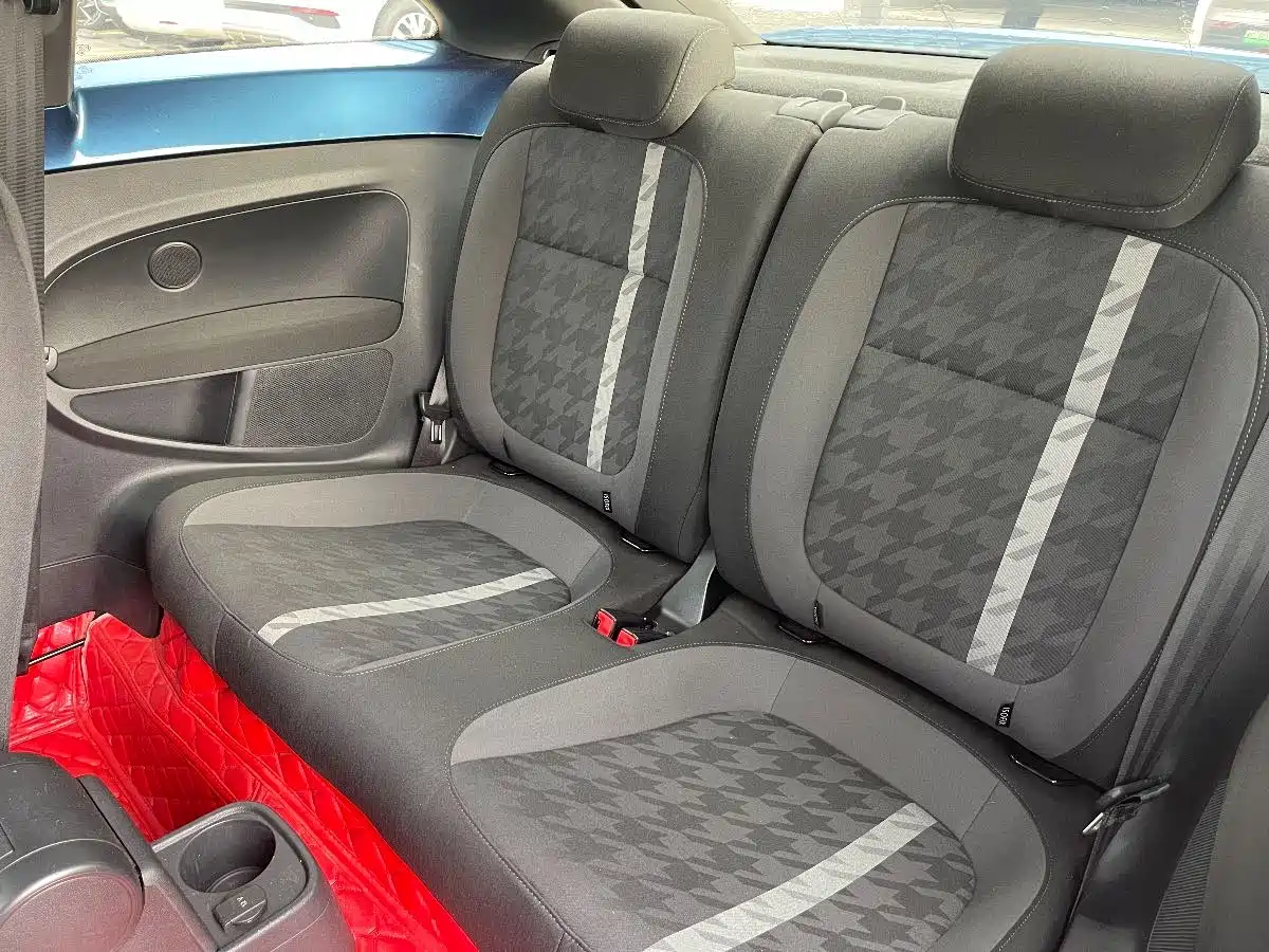Volkswagen Beetle 2018 180TSI Easy Joy Edition фото 16