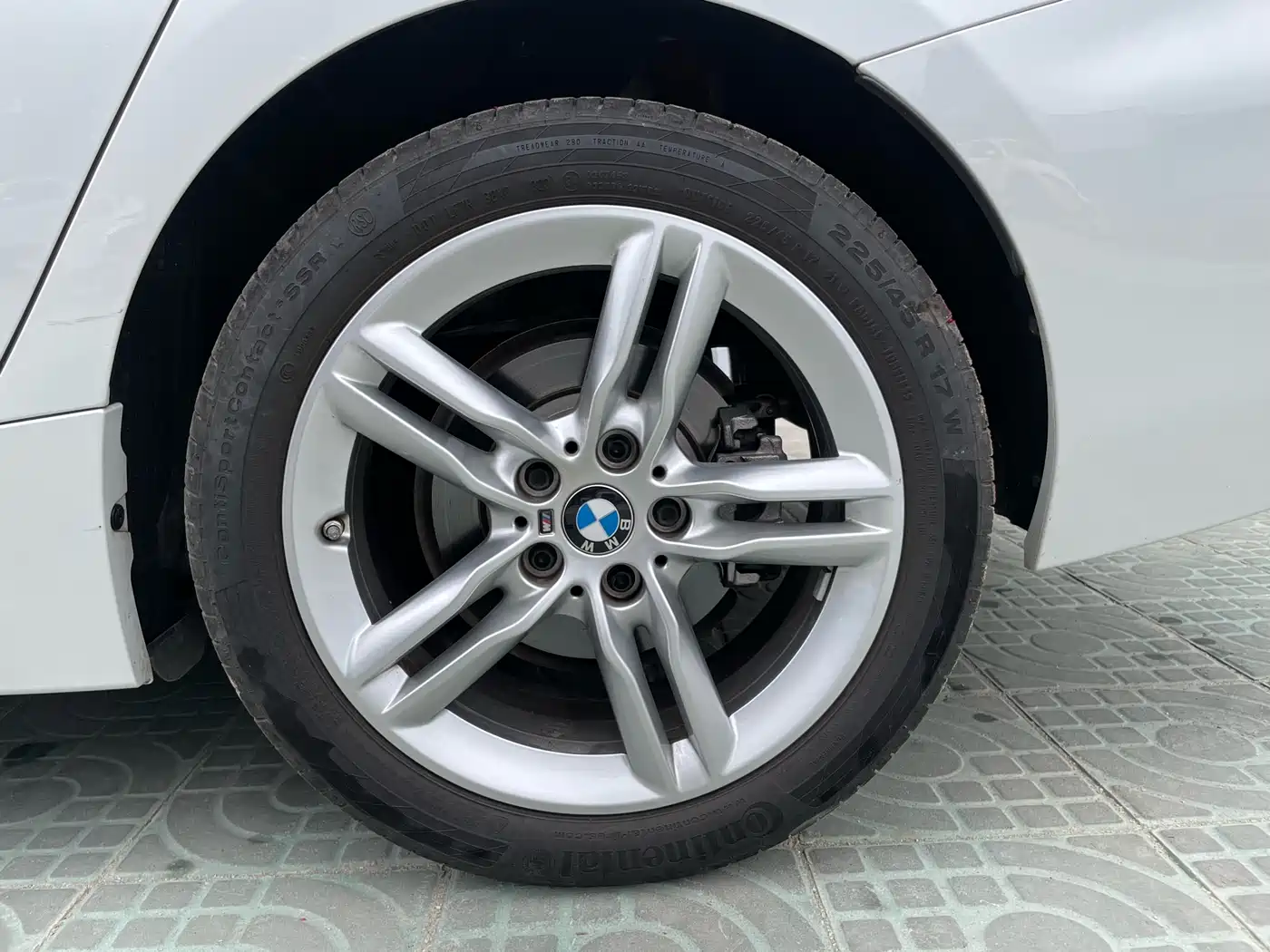 BMW 1 Series 2023 120i M Sport Shadow Edition фото 22