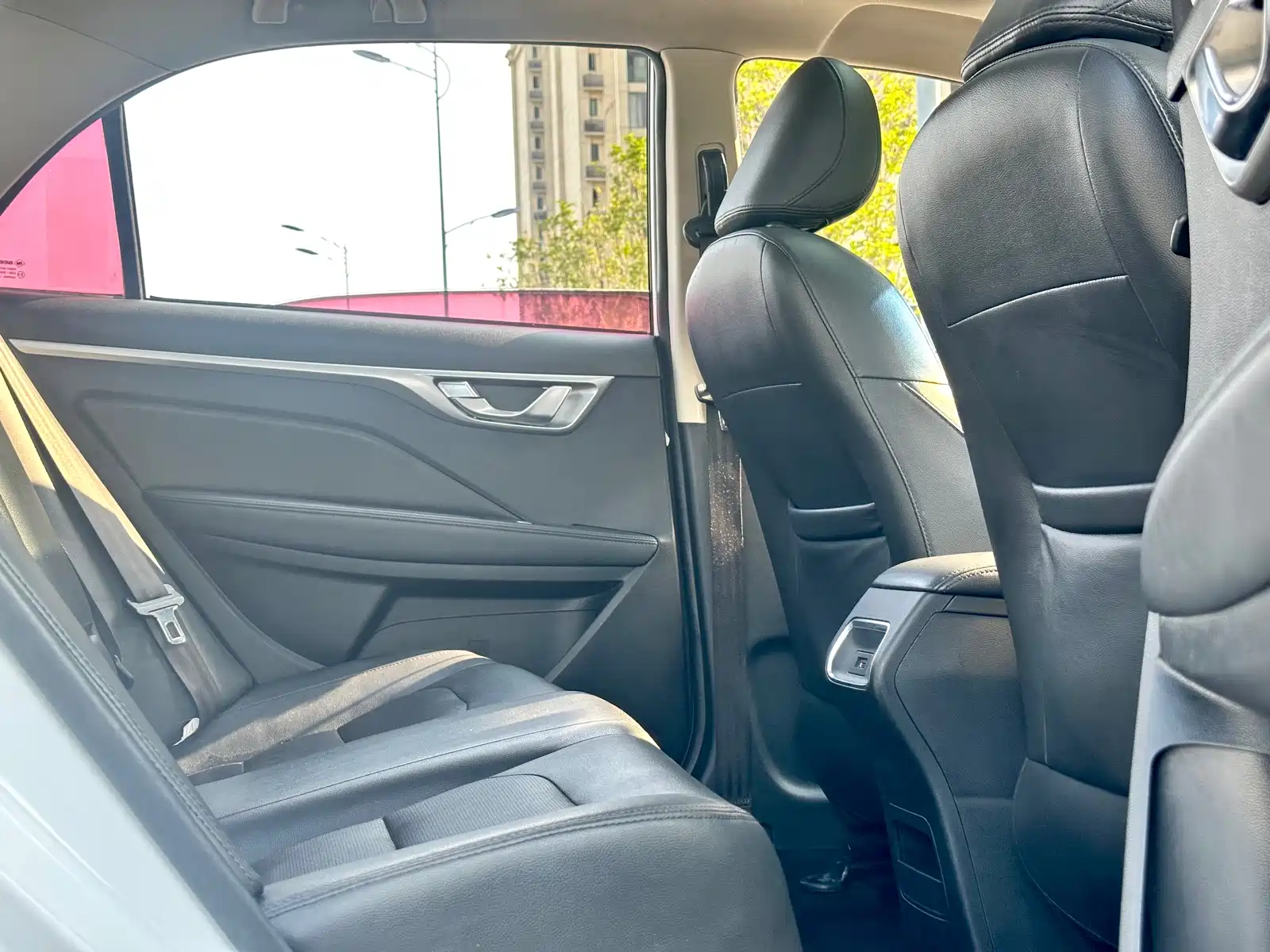 Фото 21 - Geely Vision