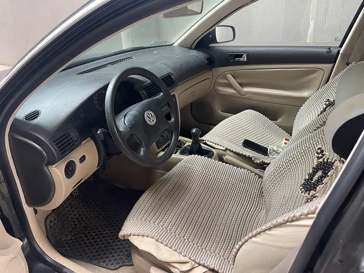 Volkswagen Passat 2004 Model 2.0L Manual Base фото 4