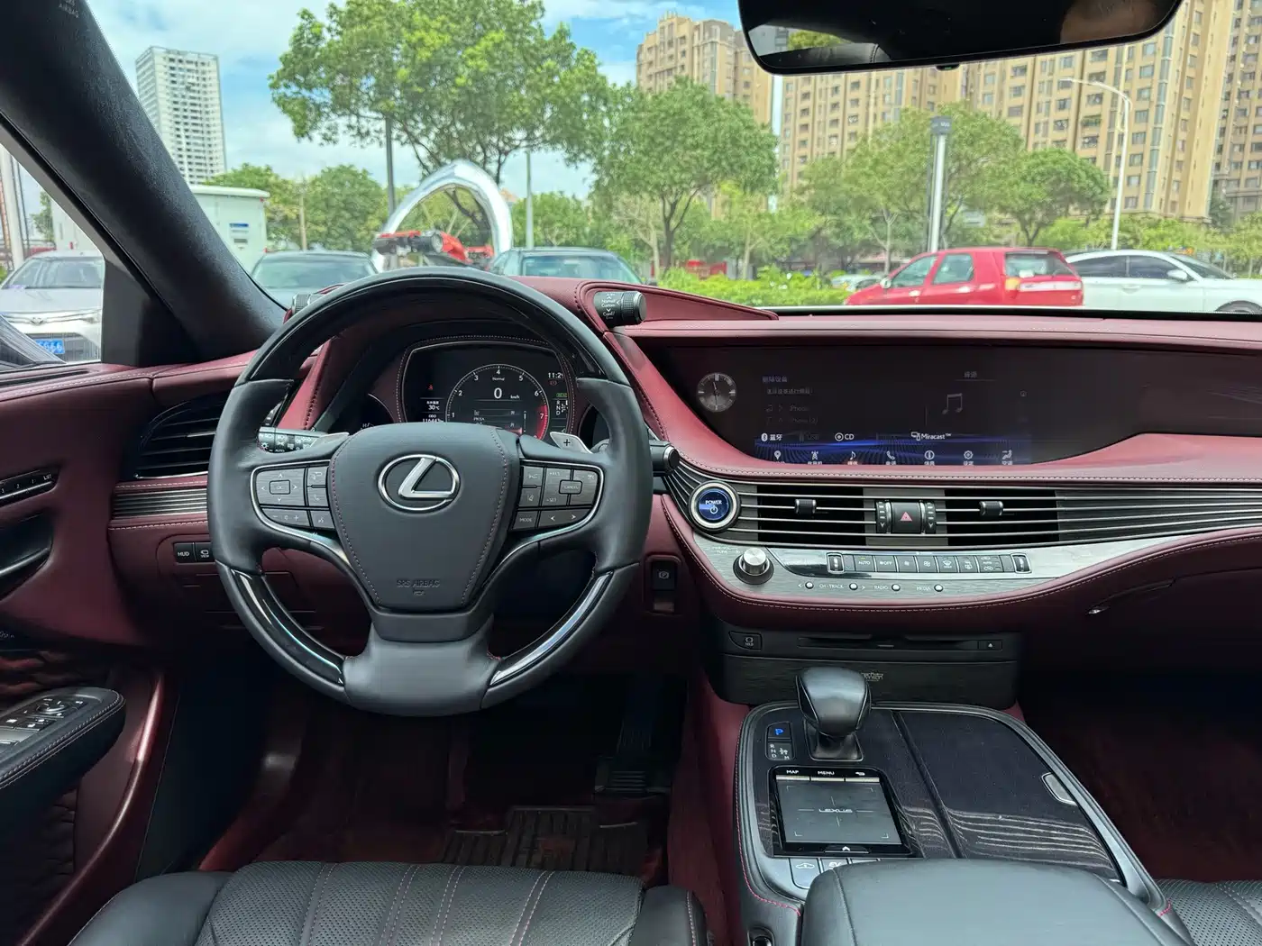 Фото 11 - Lexus LS