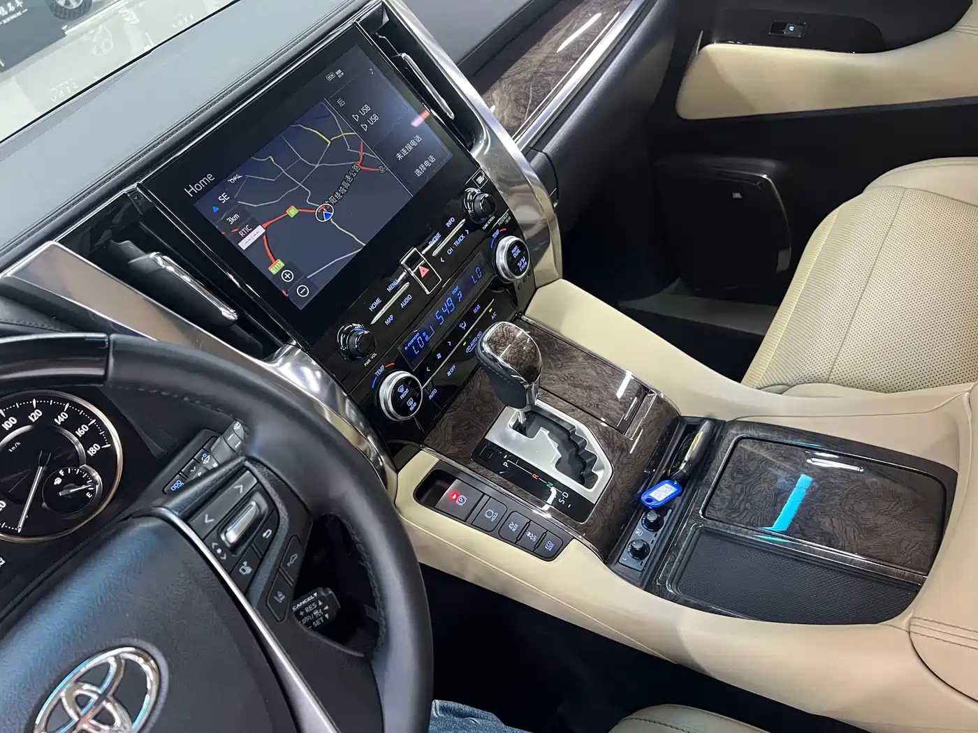 Toyota Vellfire 2021 Crown Hybrid 2.5L HV Premium Edition фото 22