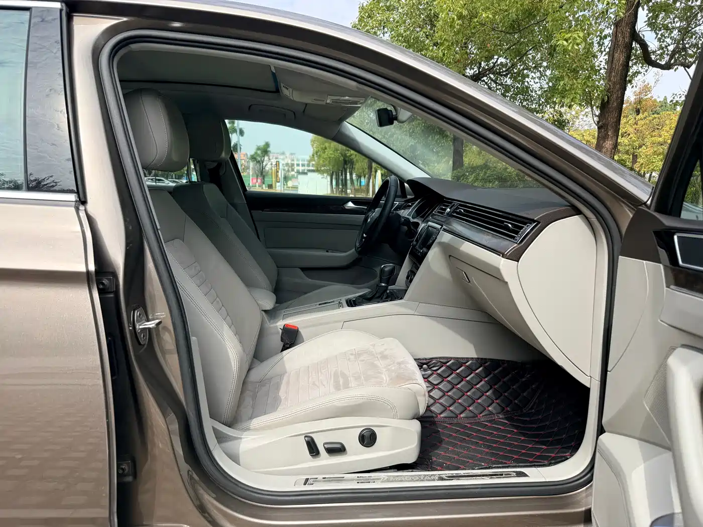 Volkswagen Magotan 2017 330TSI DSG Luxury фото 7