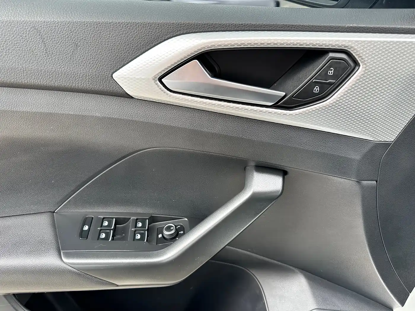 VOLKSWAGEN EXPLORING THE SHADOW