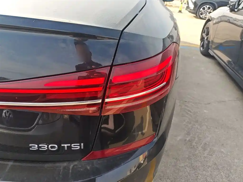Volkswagen Passat 2023 330TSI Starlight Luxury Edition фото 8