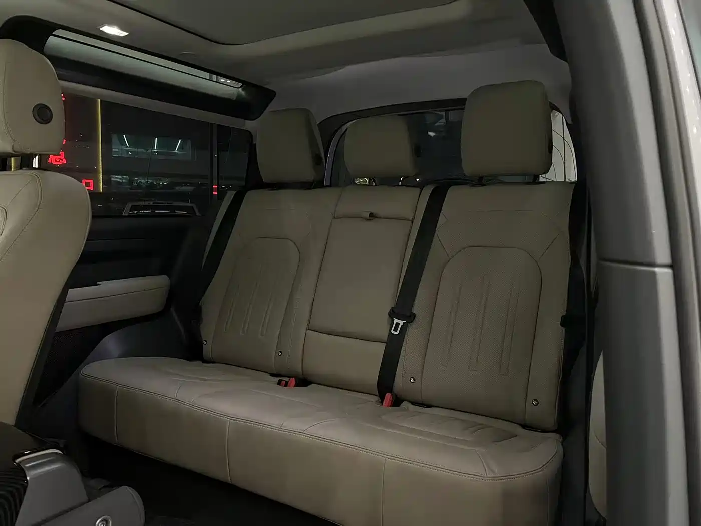 Land Rover Defender 2022 Model 90 3.0T P400 XS фото 8