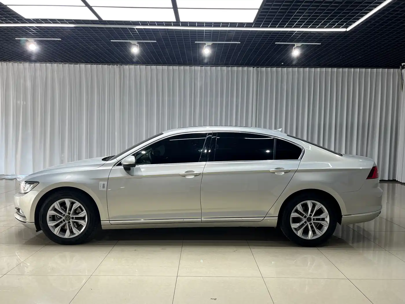 Volkswagen Magotan 2018 380TSI DSG Luxury фото 4