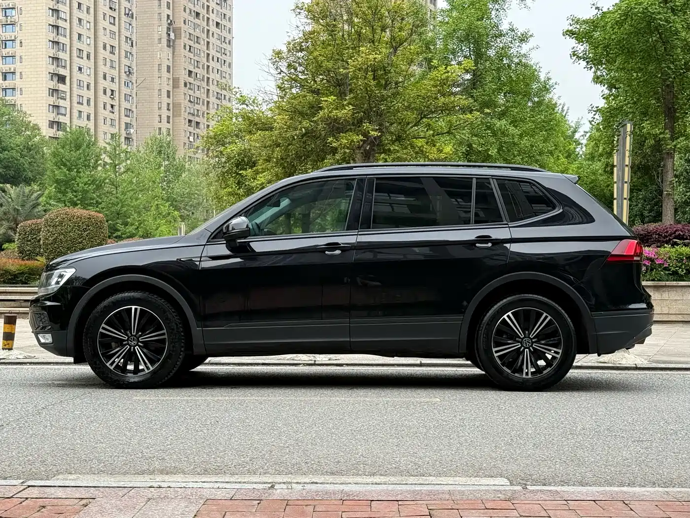 Volkswagen Tiguan L 2021 280TSI Automatic 2WD Smart фото 3