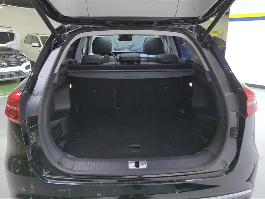 Hongqi HS5 2022 Facelift 2.0T Smart Flag Enjoyment Edition фото 4