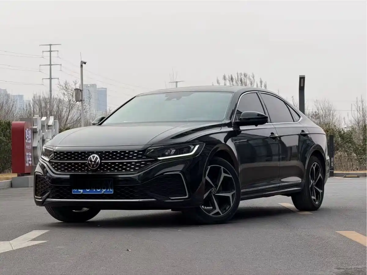 Volkswagen Passat 2025 Outstanding 330TSI Starlight Elite Edition