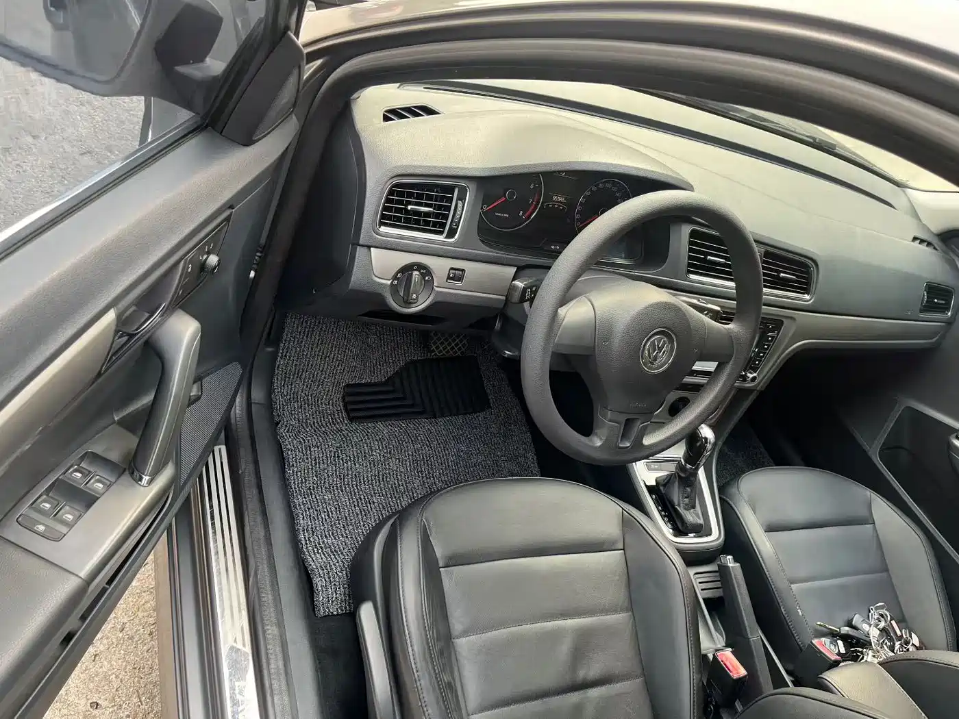 Volkswagen Lavida 2013 Facelift Classic 1.6L Automatic Comfort фото 6