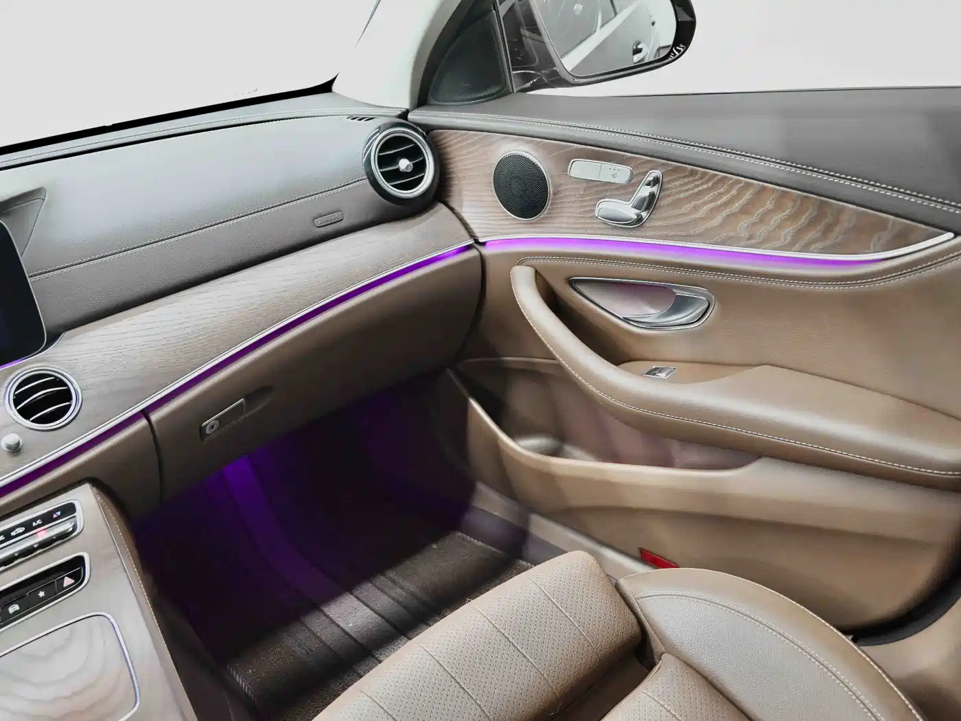 Mercedes-Benz E-Class 2022 E 300 L Fashion фото 18