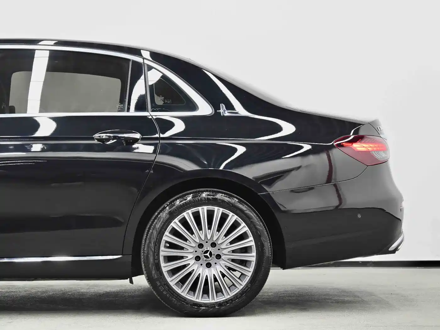 Mercedes-Benz E-Class 2022 E 300 L Fashion фото 30