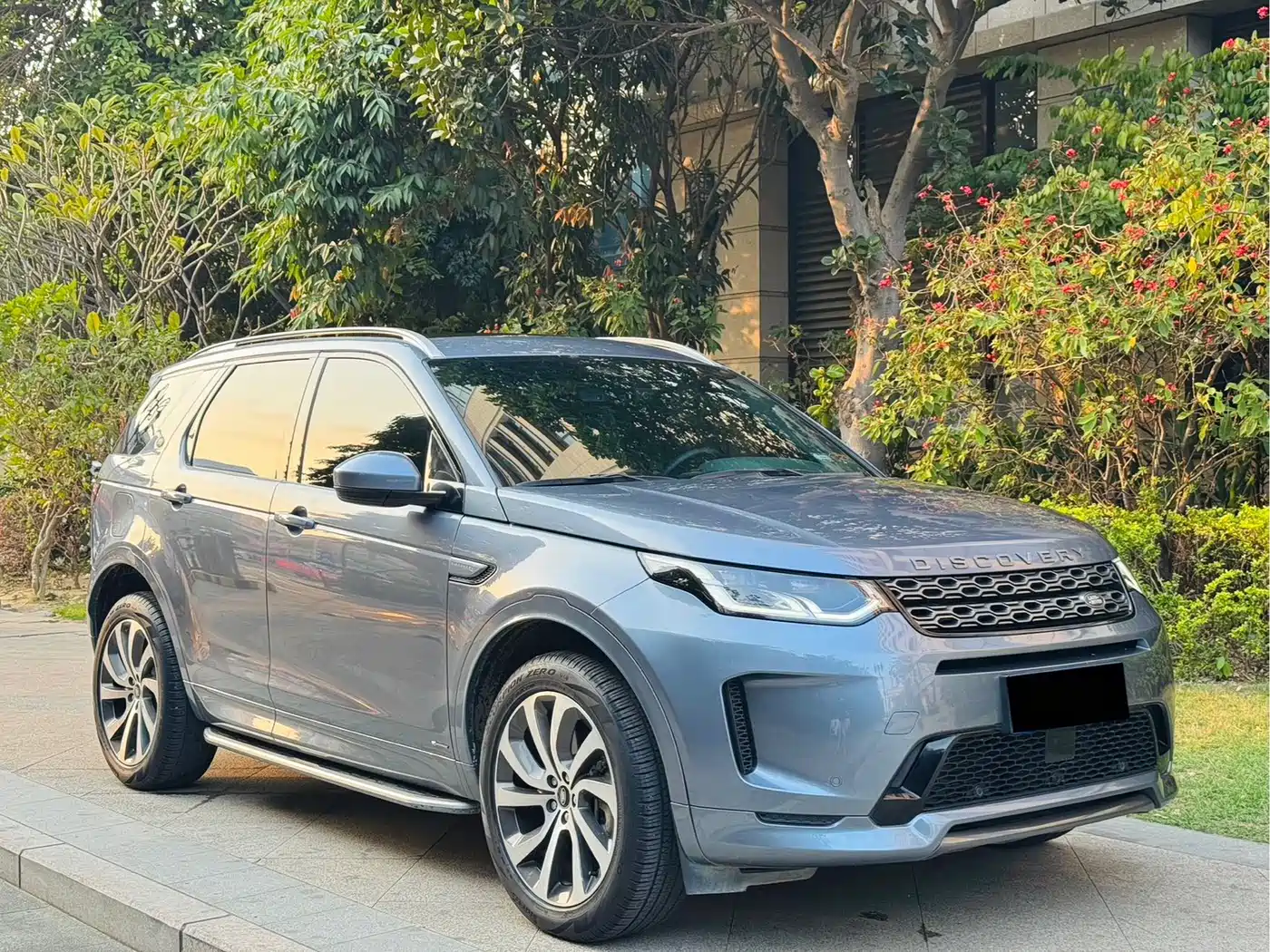 Land Rover Discovery Sport 2022 Model 249PS R-Dynamic S Performance Edition 5-Seater фото 3