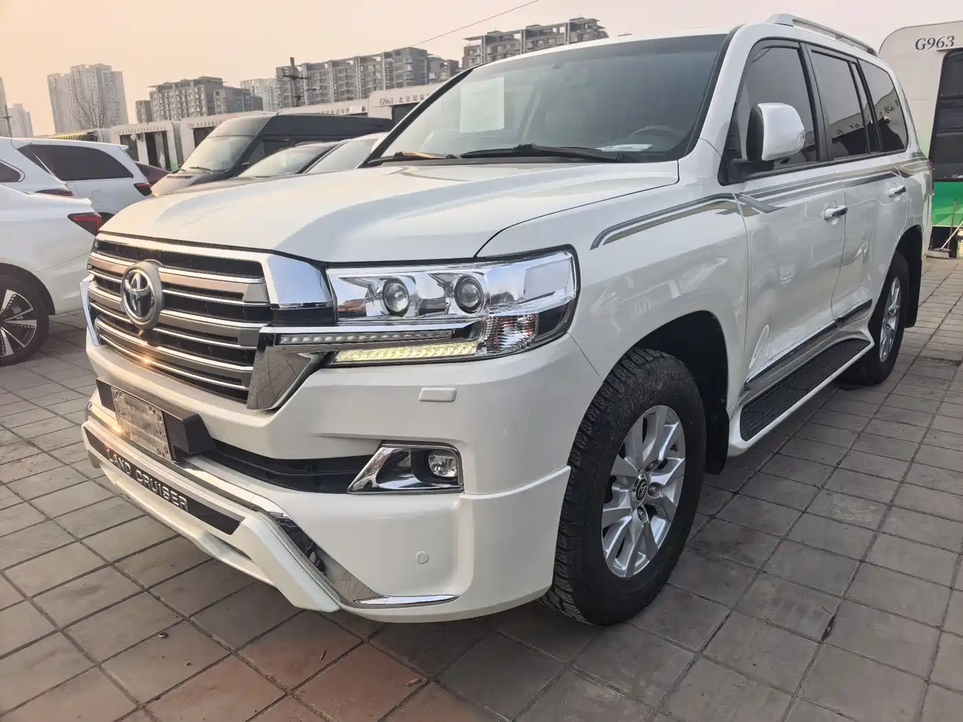 Toyota Land Cruiser (Import) фото 2