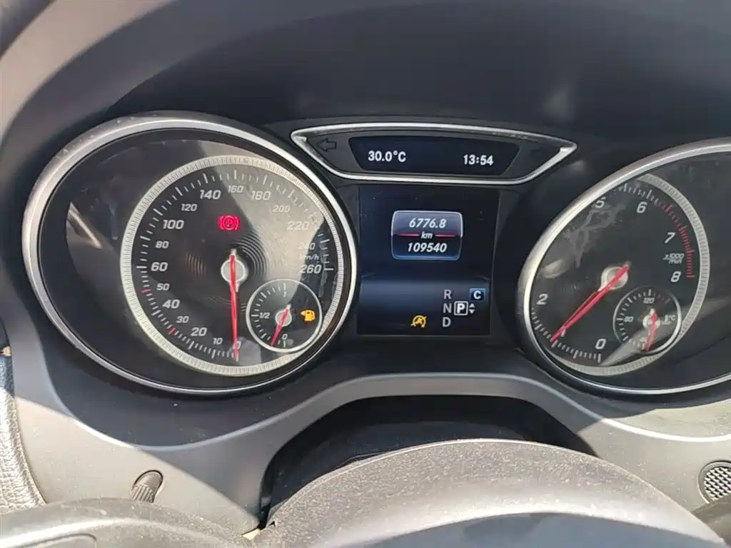 Mercedes-Benz GLA 2017 GLA 200 Dynamic фото 12