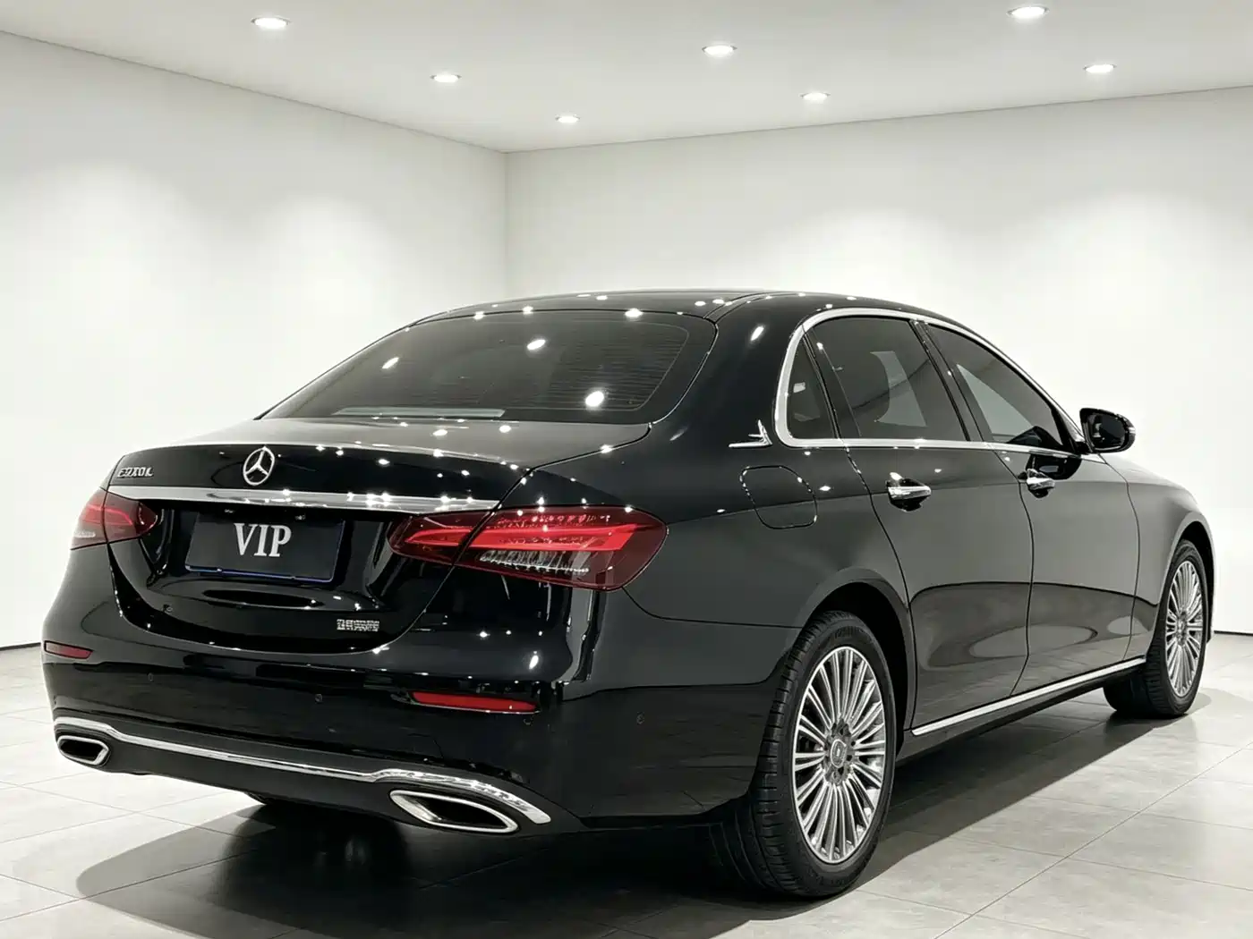 Mercedes-Benz E-Class 2023 E 300 L Fashion фото 14