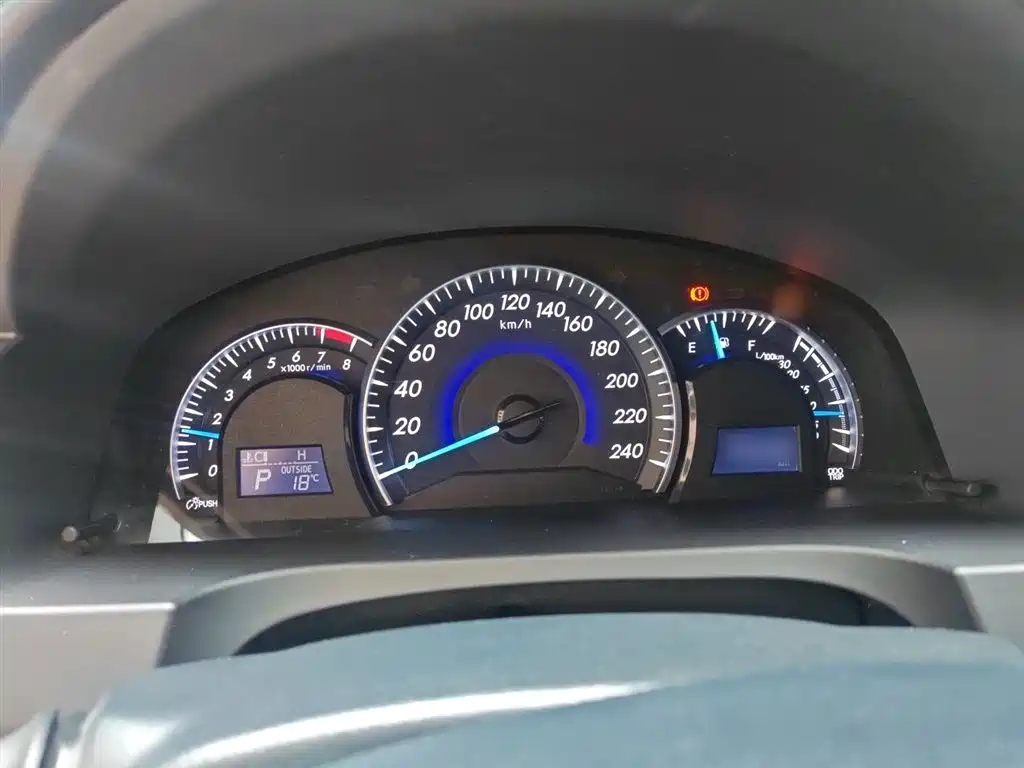 Toyota Camry 2016 2.0G 10th Anniversary Leading Edition фото 4
