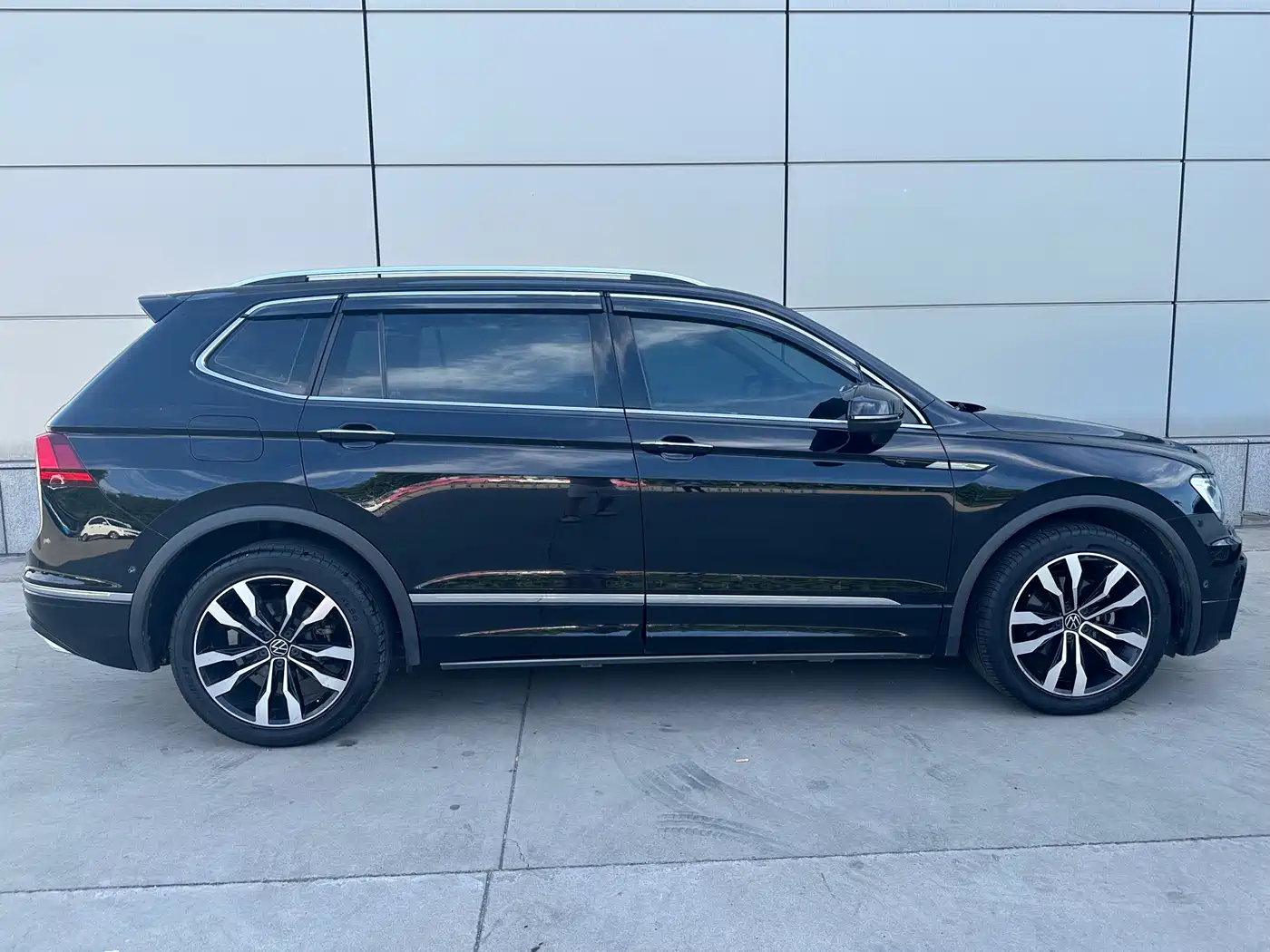 Volkswagen Tiguan L 2021 330TSI Automatic 2WD R-Line Premium фото 22