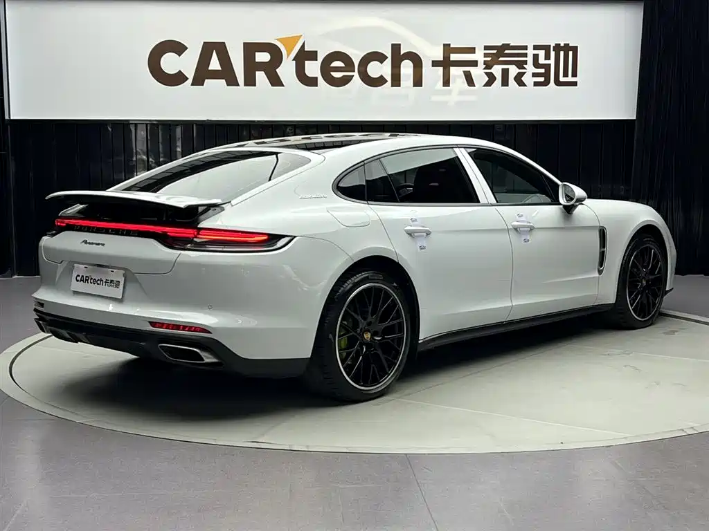 PORSCHE PANAMERA