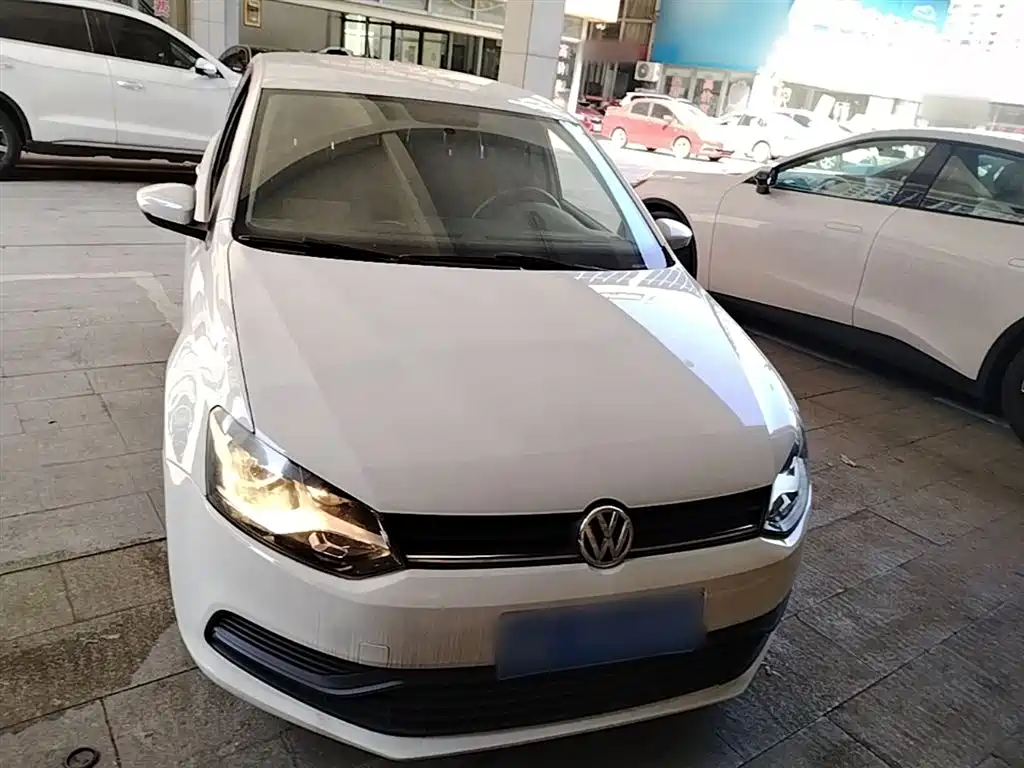 Volkswagen Polo 2016 1.4L Automatic Trend фото 3