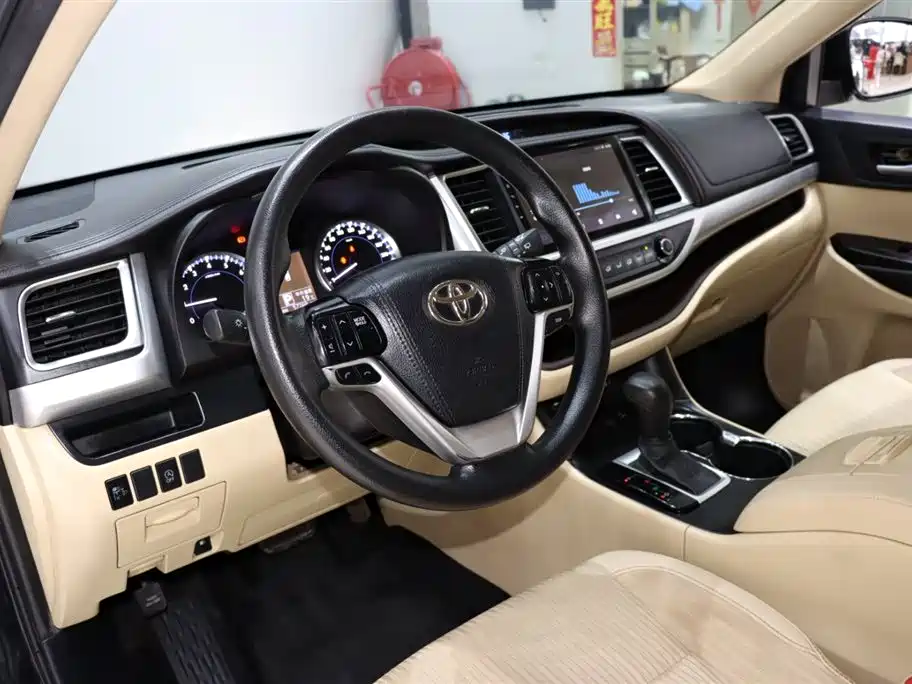 TOYOTA HIGHLANDER