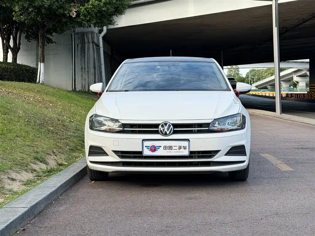 Volkswagen Polo 2021 Plus 1.5L Automatic Panorama Enjoyment Edition фото 2