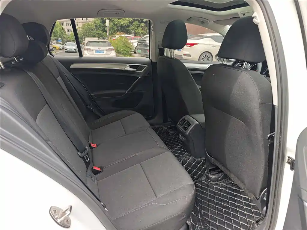 Volkswagen Golf 2020 200TSI DSG Comfort фото 16