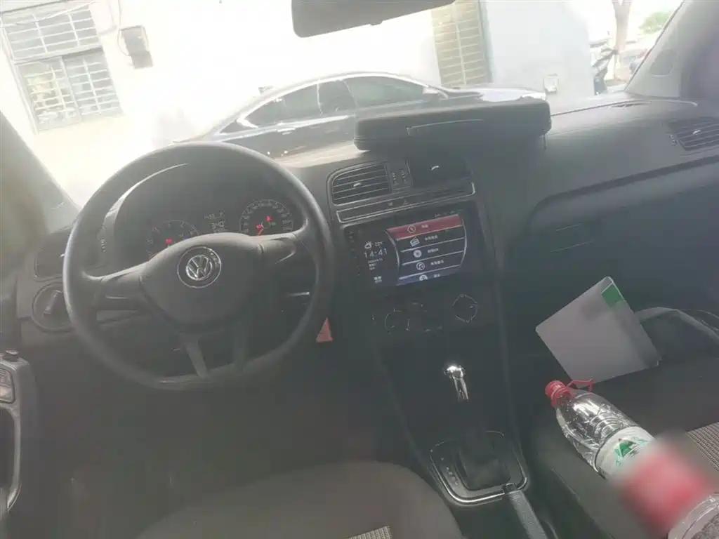 Volkswagen Polo 2016 1.4L Automatic Trend фото 10