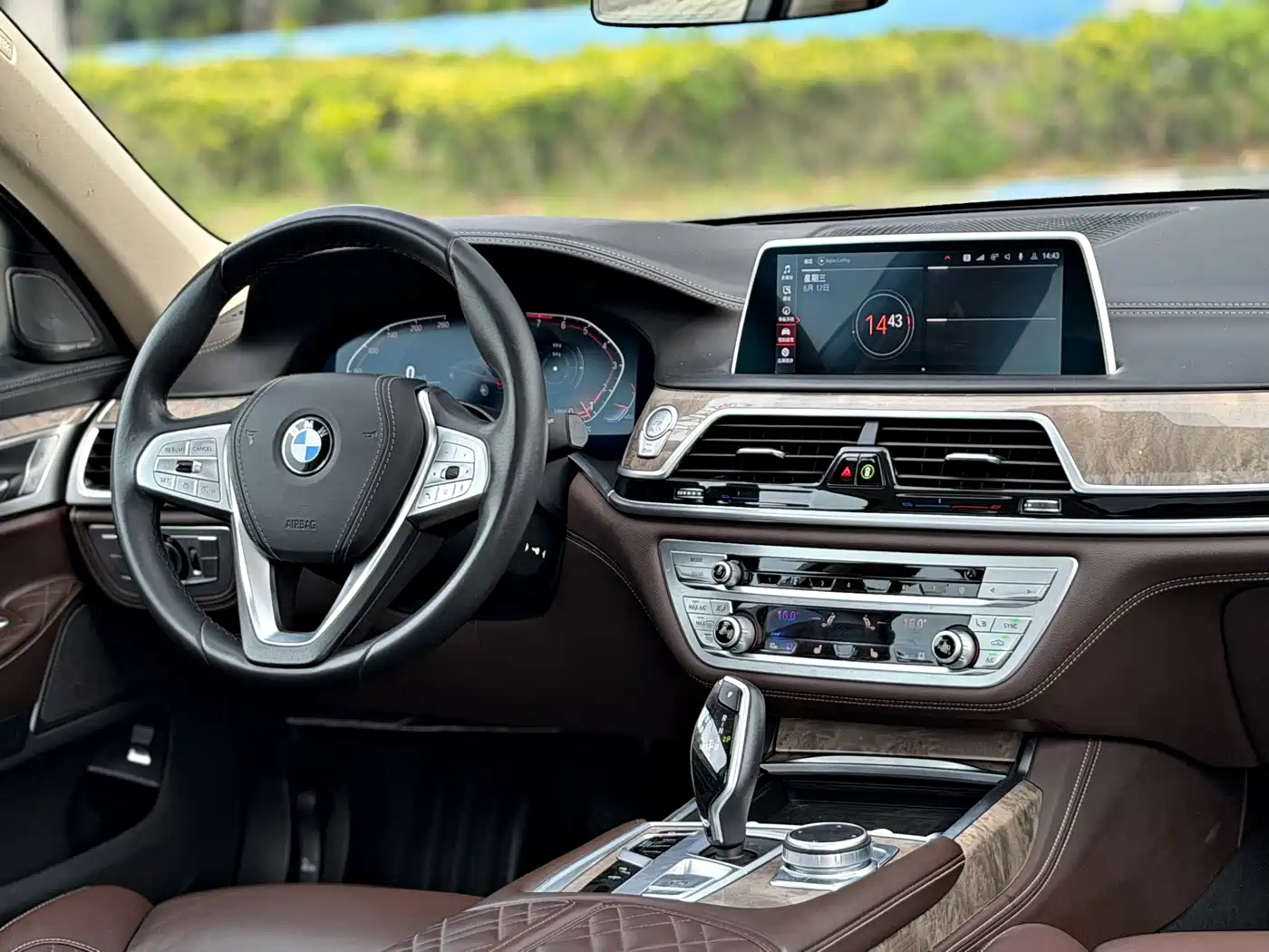 Photo 11 - BMW 7 Series