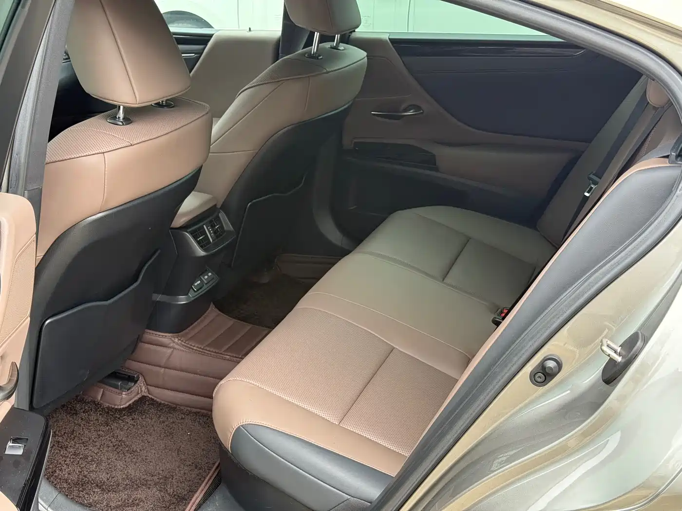Lexus ES 2022 300h Excellence Edition фото 5