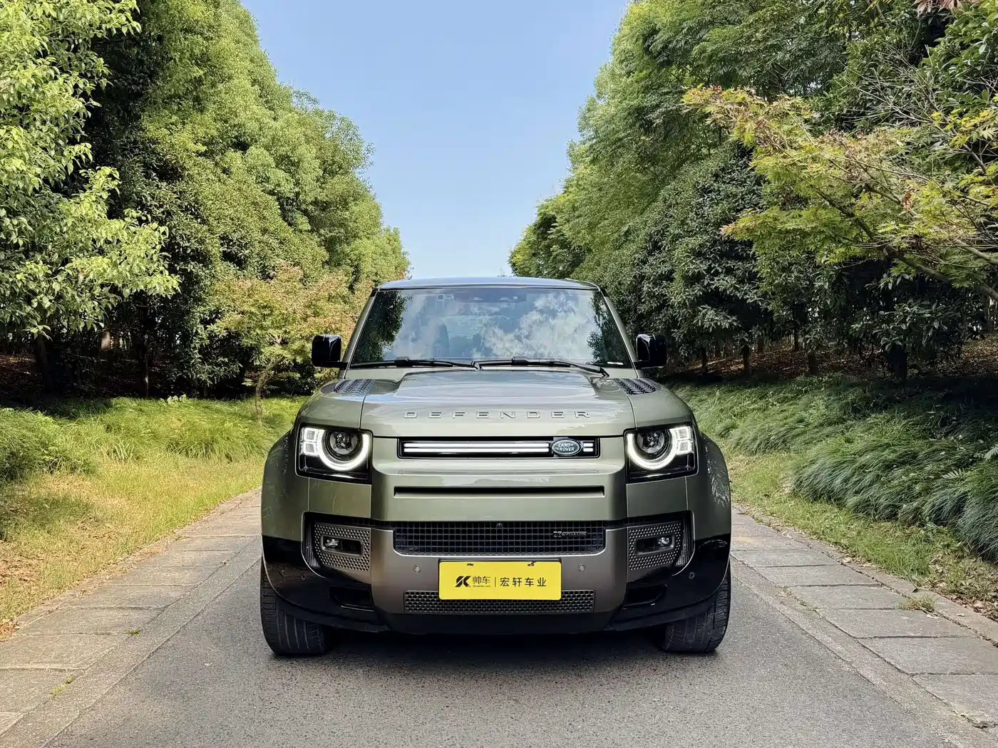 Land Rover Defender 2023 Facelift 90 2.0T P300 X-DYNAMIC HSE фото 3