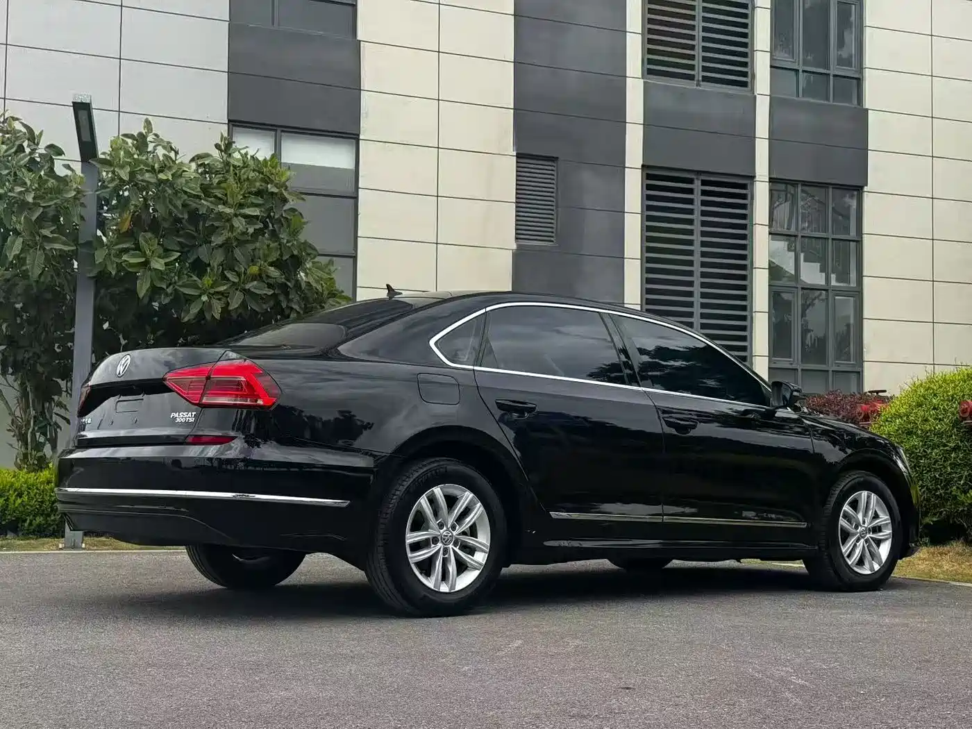 Volkswagen Passat 2015 1.8TSI Automatic Prestige Edition фото 7
