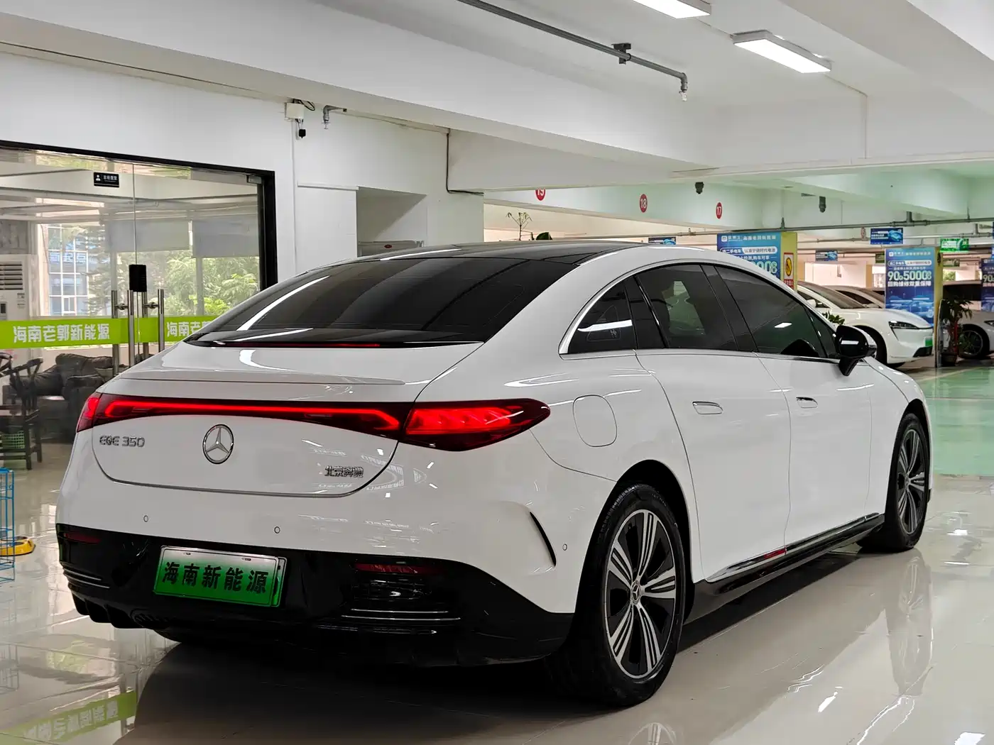 Mercedes-Benz EQE 2022 350 Luxury Edition фото 14