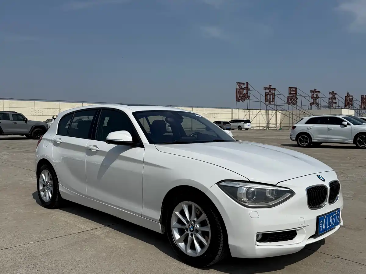 BMW 1 Series (Import) 2013 Facelift 116i Urban Model фото 3