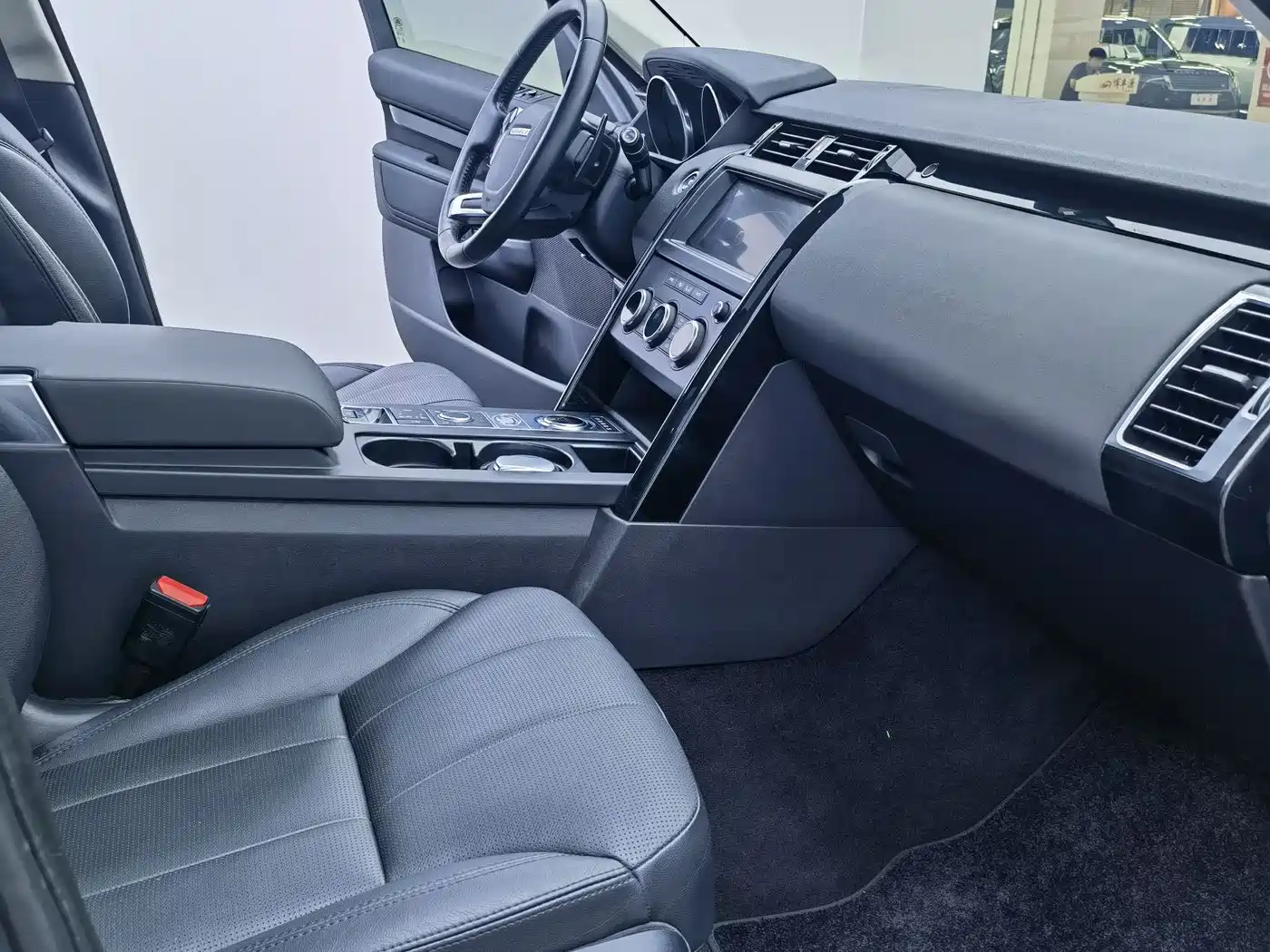 Land Rover Discovery 2019 3.0 SC V6 SE фото 11