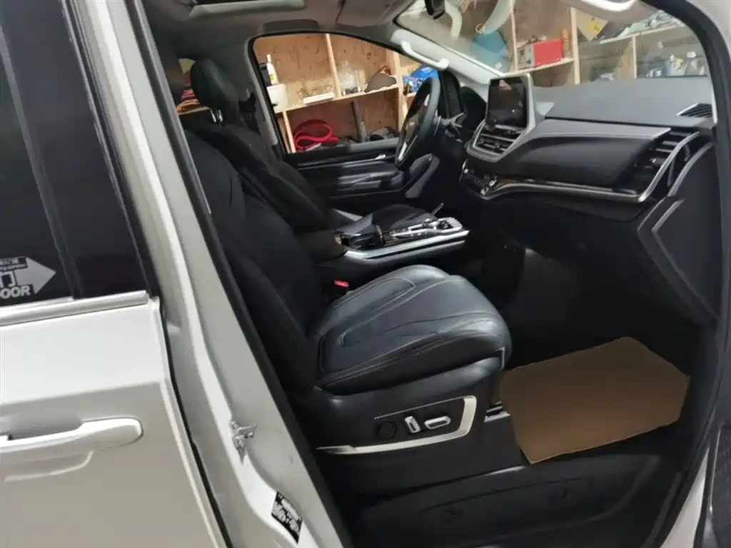 SAIC Maxus Maxus G20 2021 PLUS 2.0T Gasoline Automatic Elegance Edition фото 25