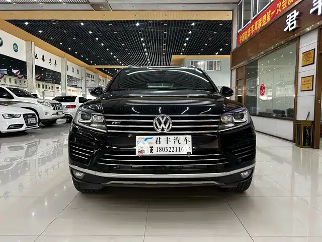 VOLKSWAGEN TOUAREG