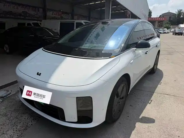 Li Auto Li i8 2025