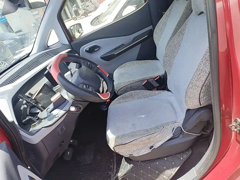 BAOJUN E200
