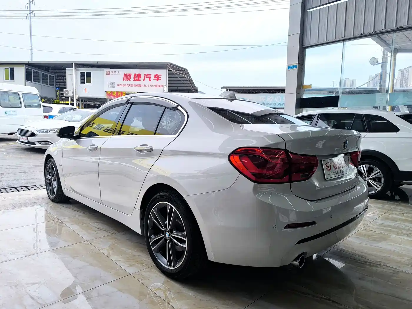 BMW 1 Series 2018 118i Sport Edition фото 9