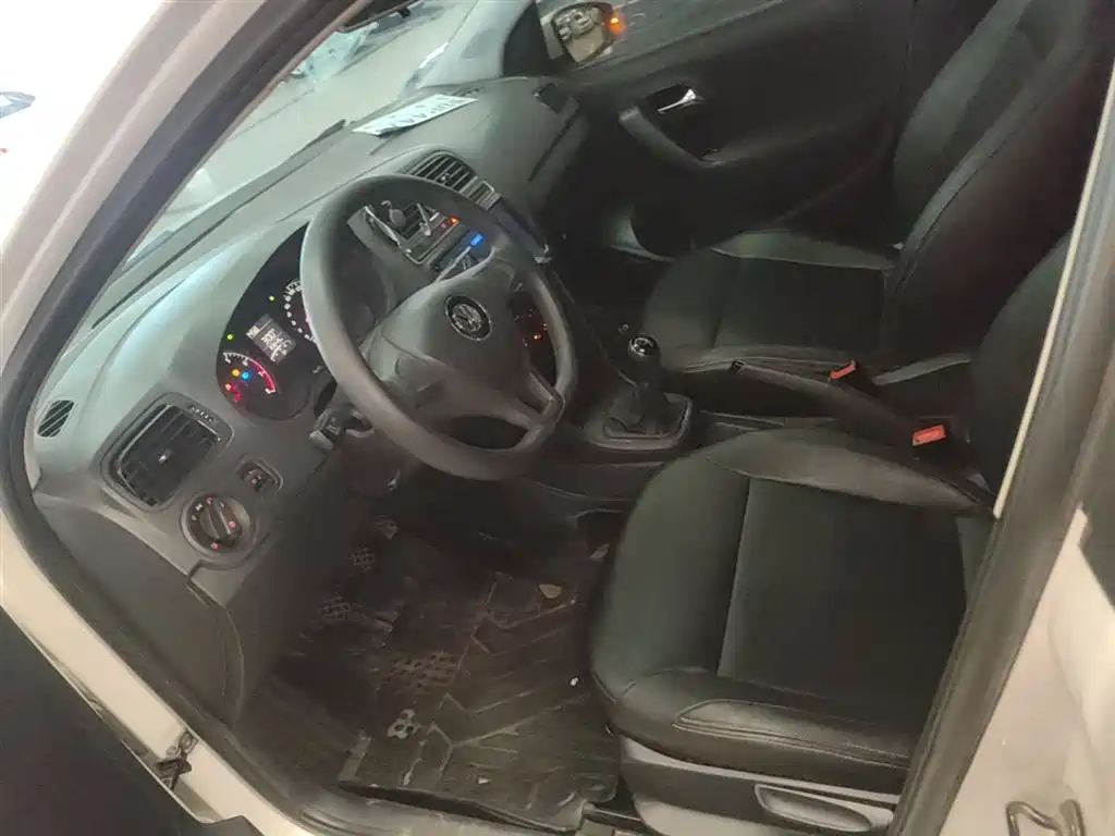 Volkswagen Polo 2016 1.4L Manual Trend фото 15
