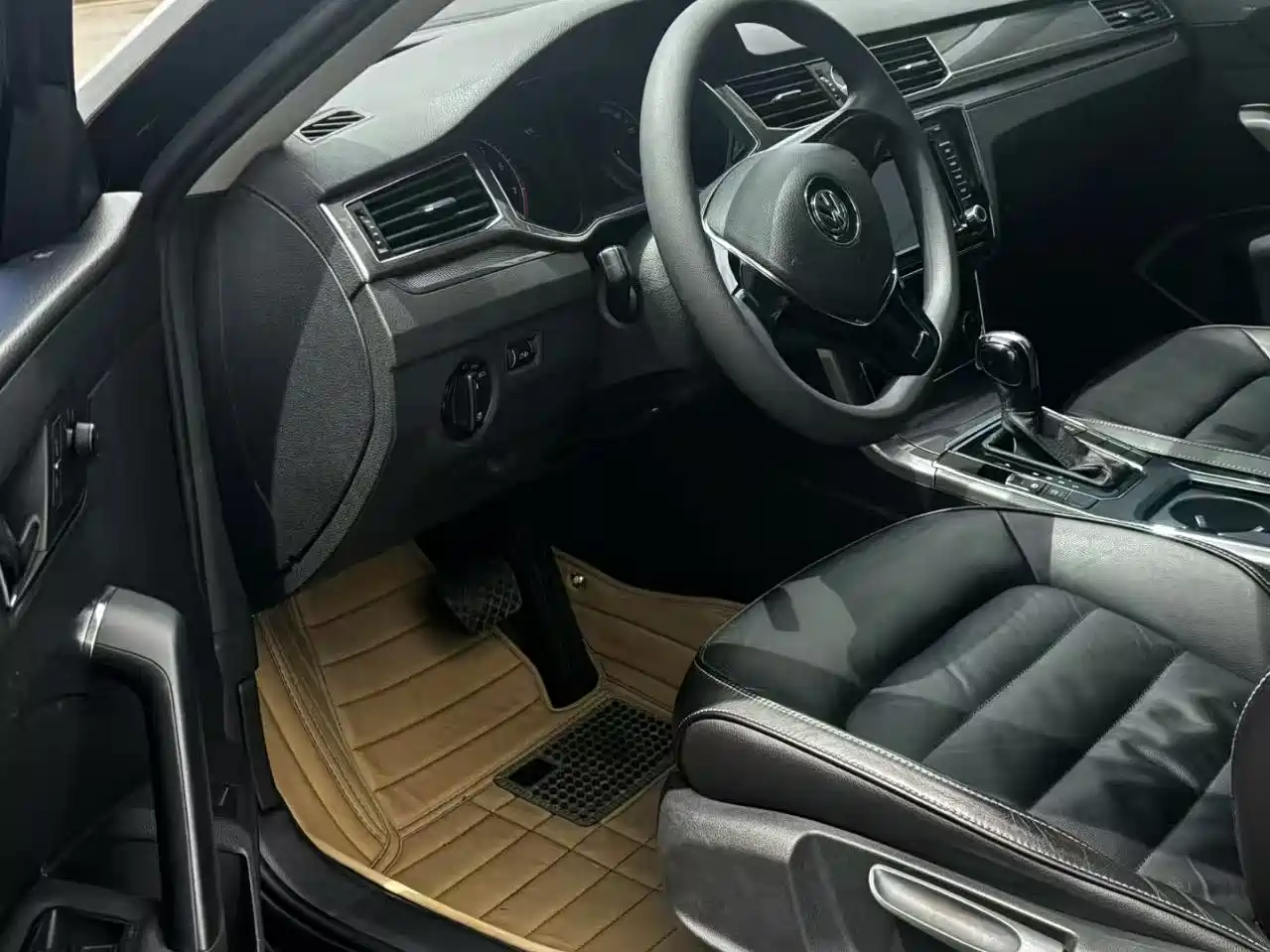 Volkswagen Passat 2015 1.8TSI Automatic Prestige Edition фото 4